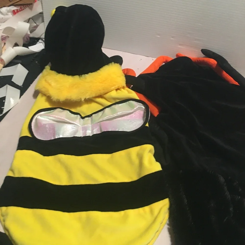 Dog Halloween Costumes Bumble Bee and Spider  Hook and Loop Closure Size M/L